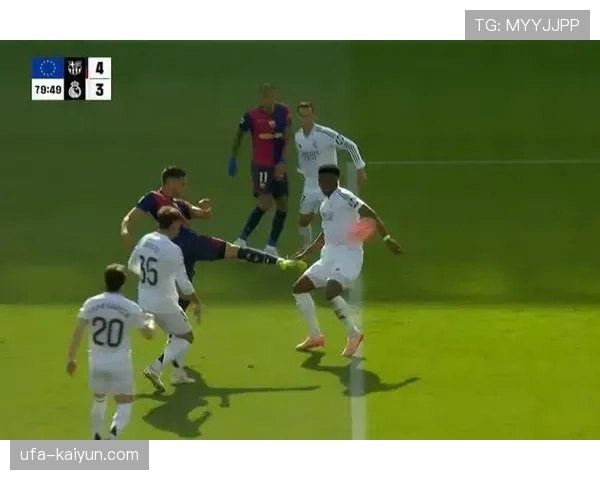 帕尔默主罚点球前，长时间摆放皮球以干扰对方门将节奏